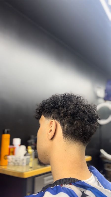 H Le Barbier Repentigny Barber Shop