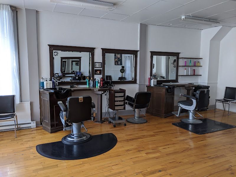 Salon Lynn D