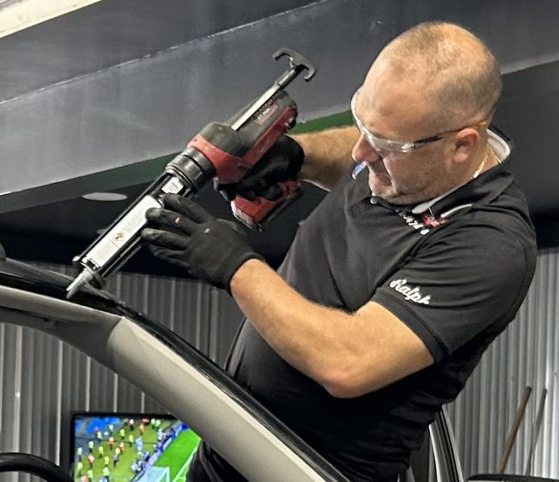 Vitre Zone - Remplacement et réparation de pare-brise / Windshield replacement and repair Auto glass