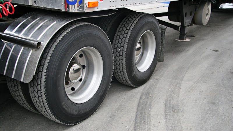 Mécanique Mobile L'Éclair - Réparation sur la route mécanique diesel et remorque