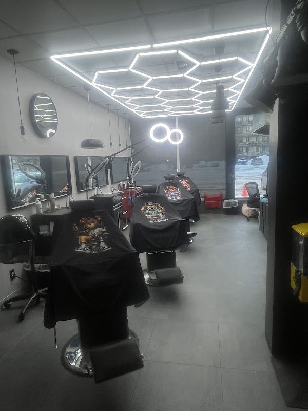 J & W Salon De Barbier/ BarberShop