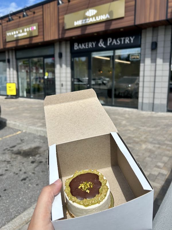 Mezzaluna Bakery & Pastry