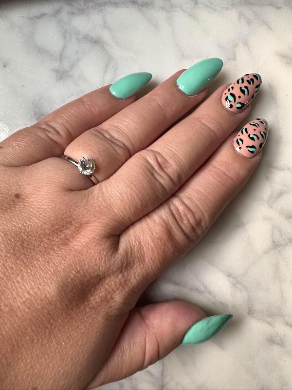 Les Nails